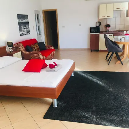 Studio Trogir Laura *