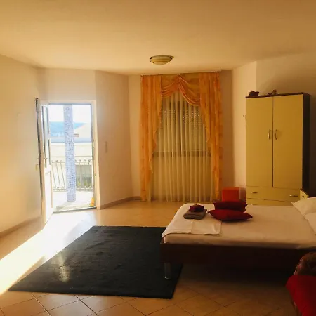 Apartment Studio Trogir Laura *